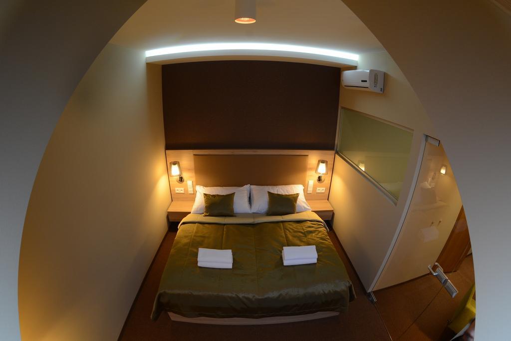 Hotel Stardust Nové Zámky Exteriér fotografie