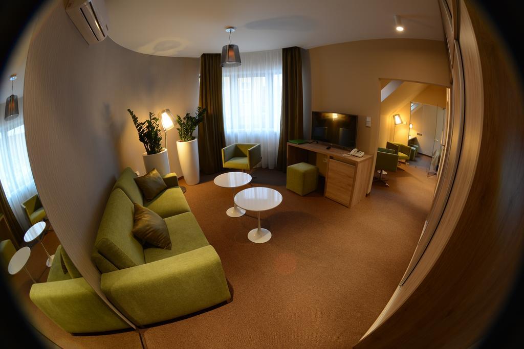 Hotel Stardust Nové Zámky Pokoj fotografie