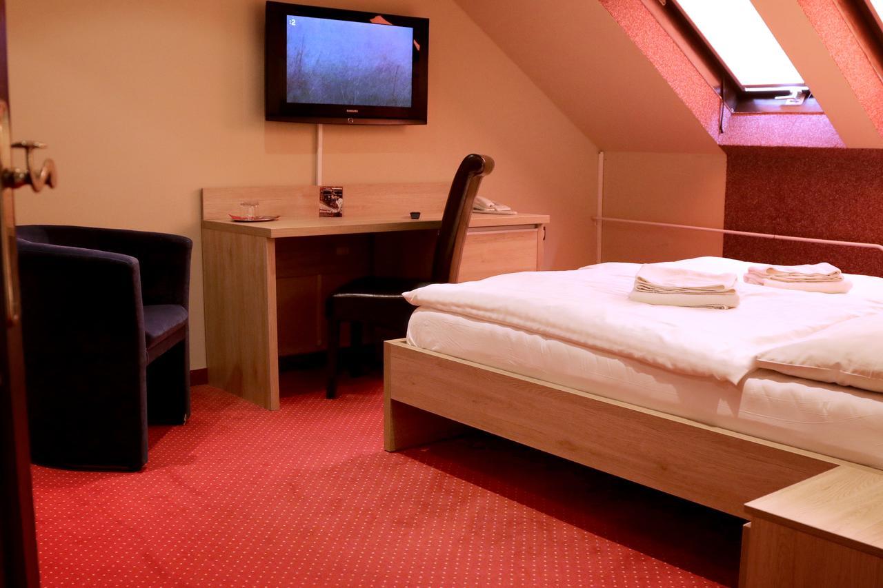 Hotel Stardust Nové Zámky Exteriér fotografie