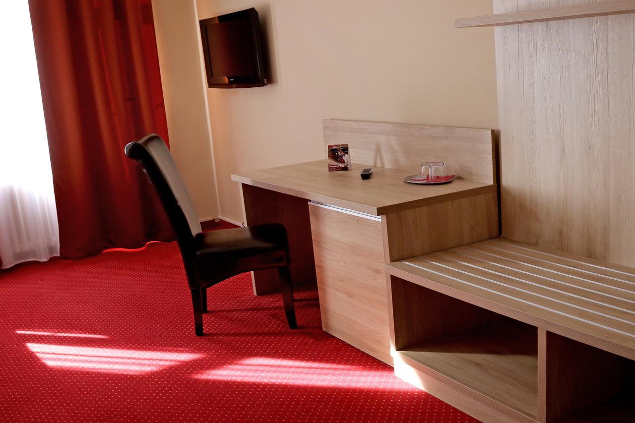 Hotel Stardust Nové Zámky Exteriér fotografie