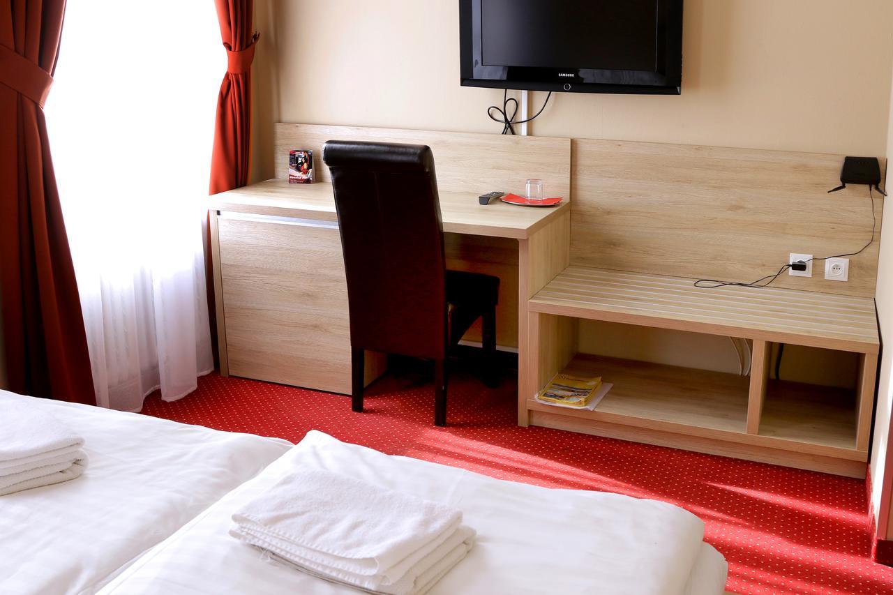 Hotel Stardust Nové Zámky Exteriér fotografie